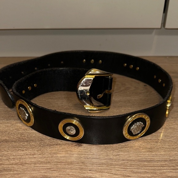 Versace Vintage Medusa Black Leather Gold Accents Belt main image 7